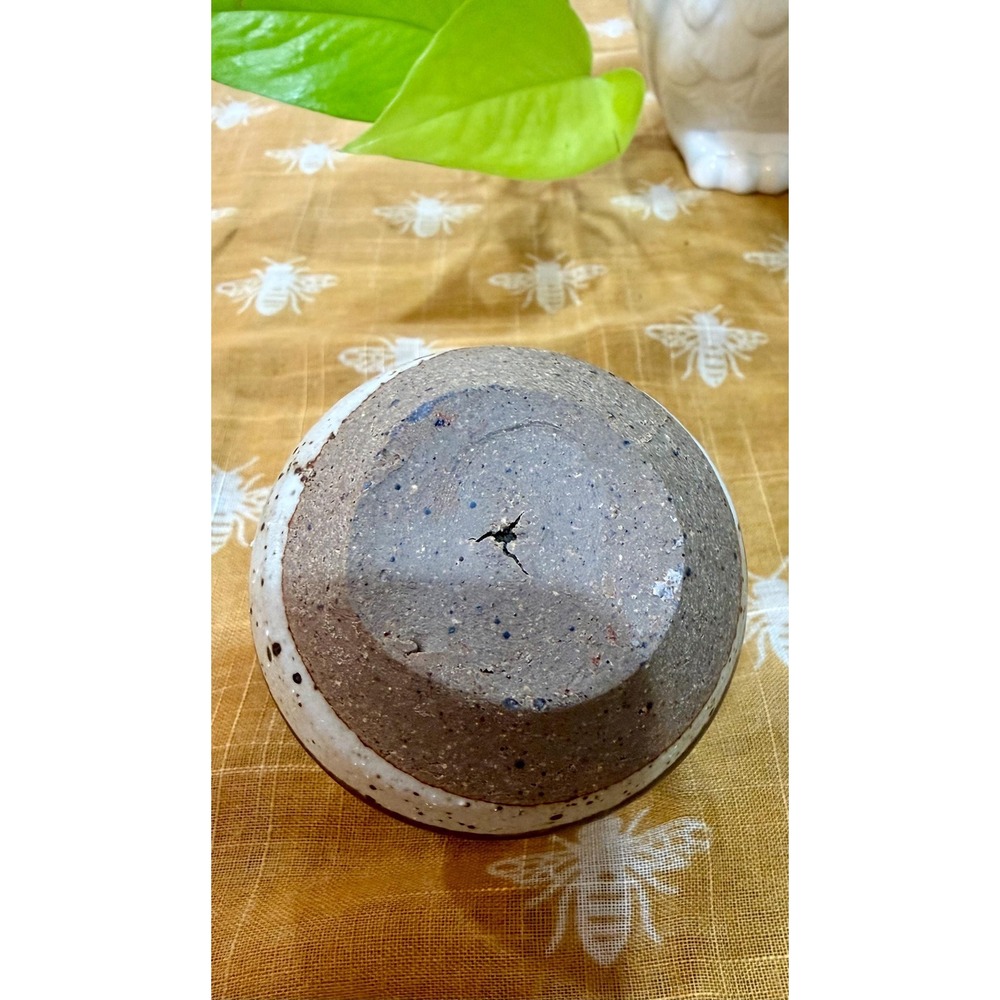Vintage Studio Pottery Weed Pot, Small Pinch Neck Bud Vase, Speckled Stone - Picture 7 of 7